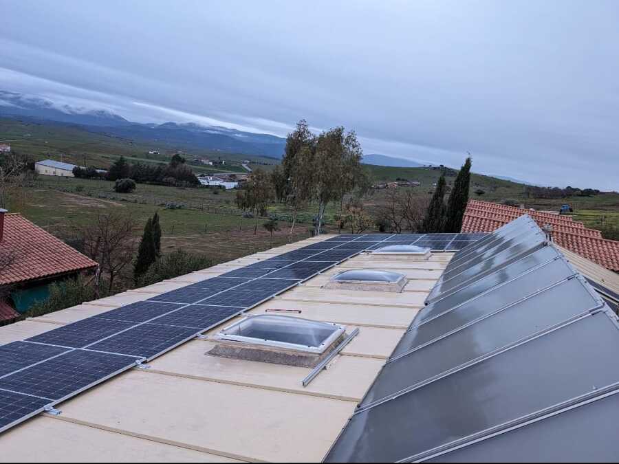 PLACAS SOLARES EN HOTEL