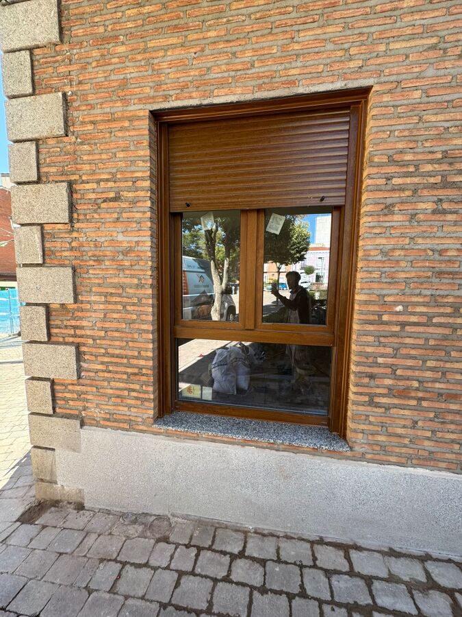 VENTANA COLOR MADERA