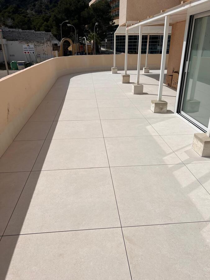 terraza con pavimento elevado