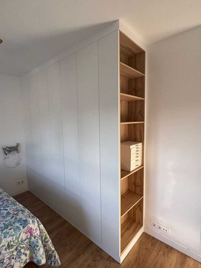 Armario 6 puertas abatibles con estanteria lateral