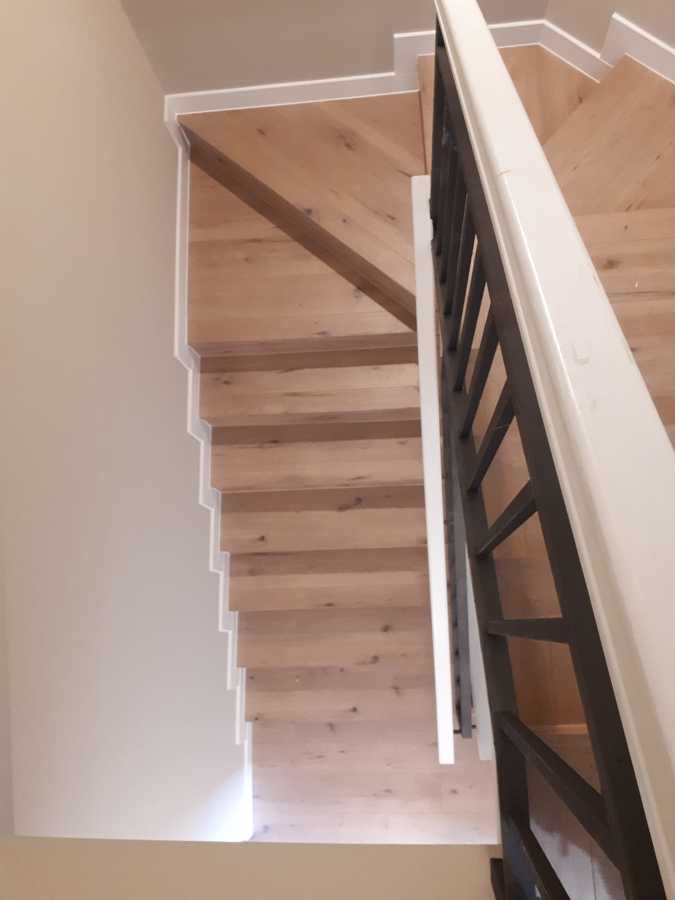 Escalera roble Málaga helvetic