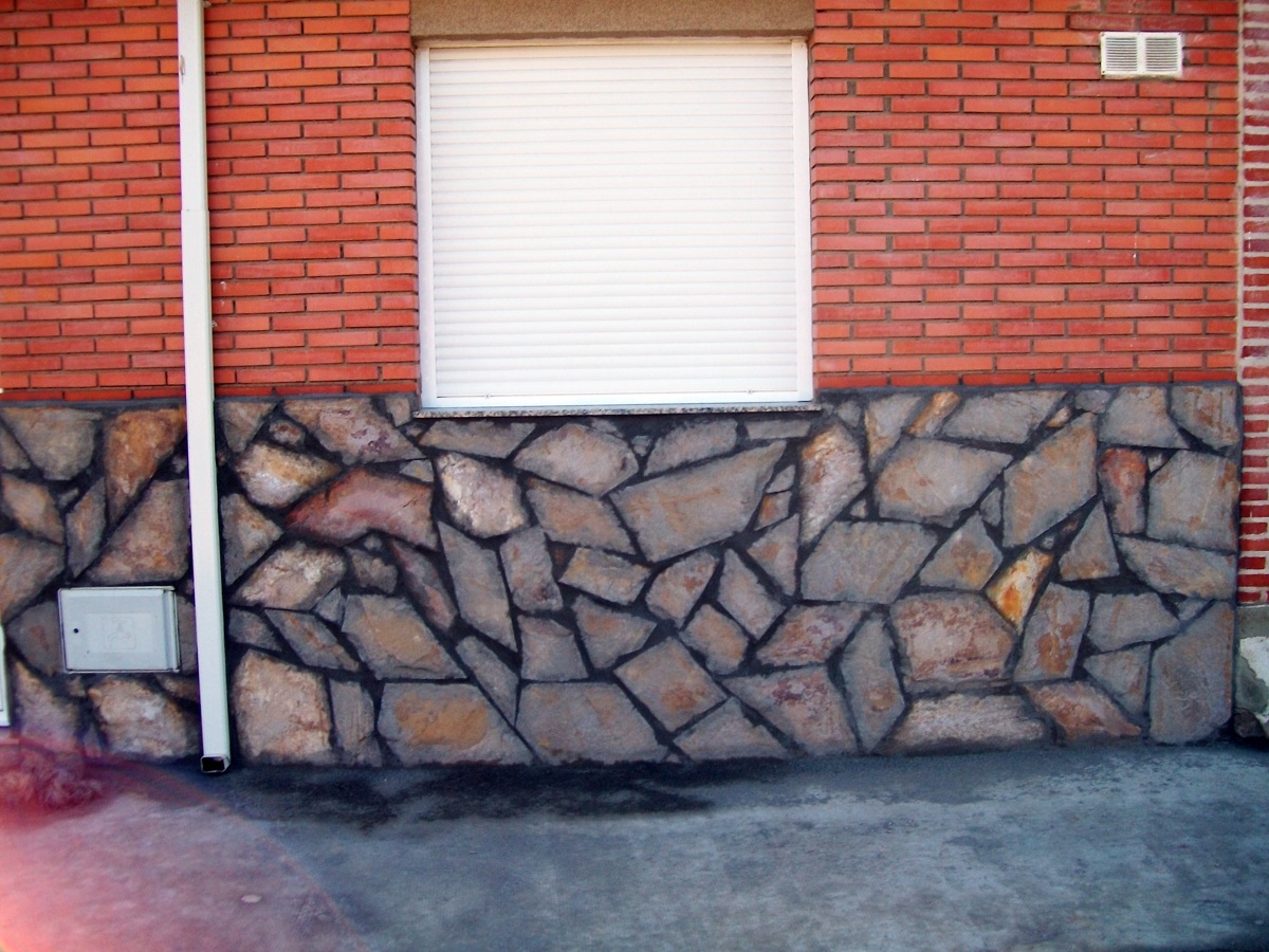 zocalo de piedra natural rejuntada