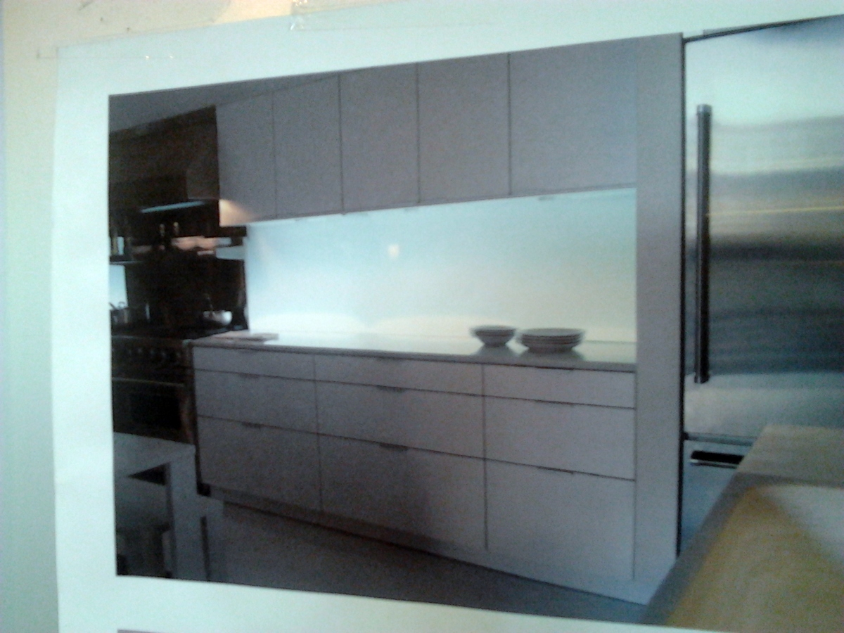 Zona Office.con trasera en cristal retroiluminado