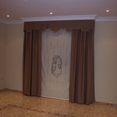 Cortinas con visilo bordado