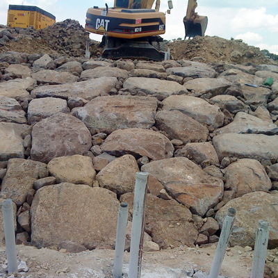 Escollera en la presa de montoro