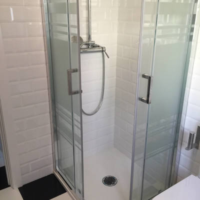 Mampara en baño de vivienda