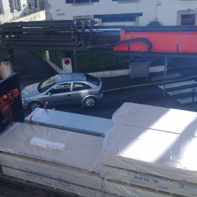 subida de material a obra hendaya