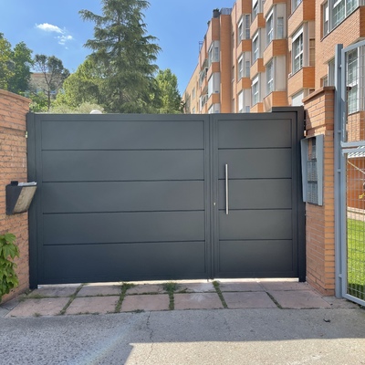 Portón en chapa plegada