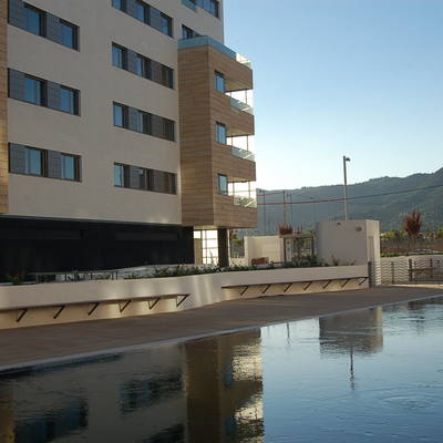 Piscina de edificio residencial