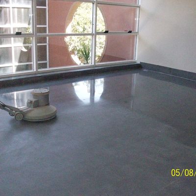 Cristalizado de terrazo negro despues de pulido