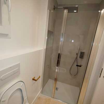 Baño, reformado montaje de mampara y demás