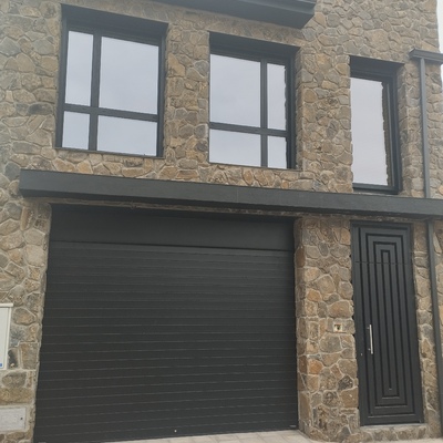 Ventanas hoja oculta Cortizo negro texturado