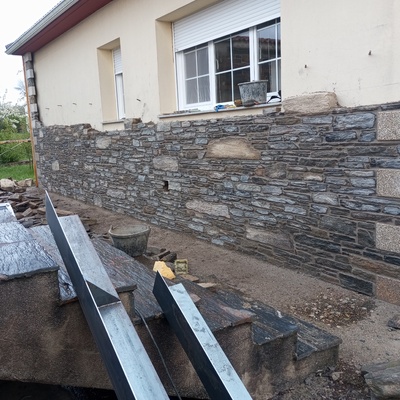 Revestimiento de piedra en fachadas