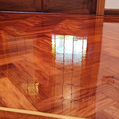 Instalación de parquet de jatoba y barnizado