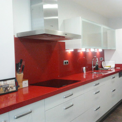 Cocina silestone rojo