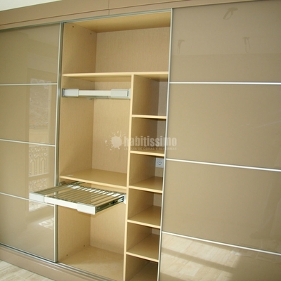 Armario corredero a medida color beige