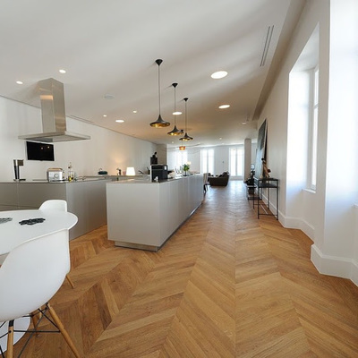 tarima flotante maciza en espiga