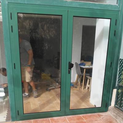 PUERTA ABATIBLE DE DOS HOJAS