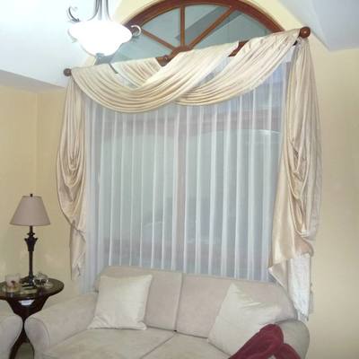 Cenefa y cortina decorativa