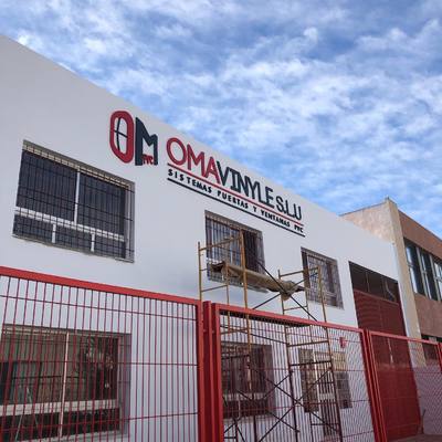 Rotulación nave comercial