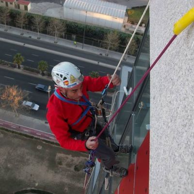 Pegado de vinilos gran formato en altura