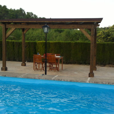 pergola cenador en piscina