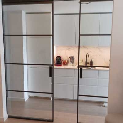 PUERTA CORREDERA DE VIDRIO