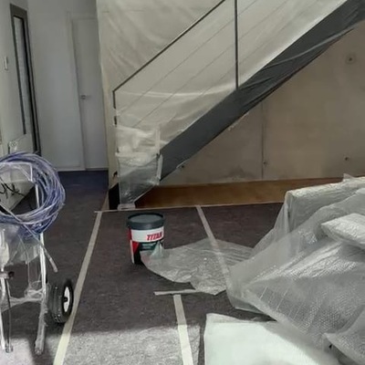 Proceso de pintura trabajo con materiales de primera calidad