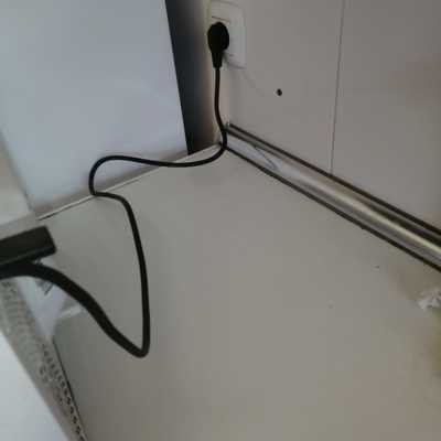 Parte de abajo de un MICROONDAS