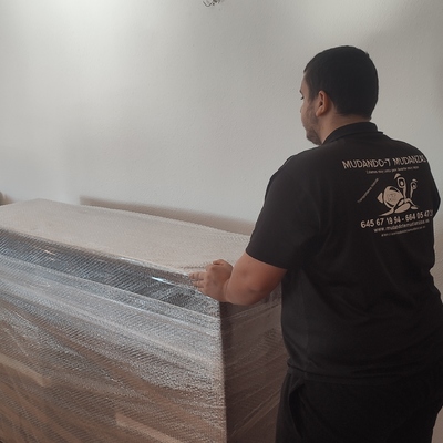Empresa con servicio de desmontaje y montaje de mobiliario. MUDANDO-T MUDANZAS