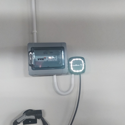 Wallbox Pulsar Plus en garaje privado