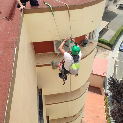 Instalació unitat exterior (treballs verticals)