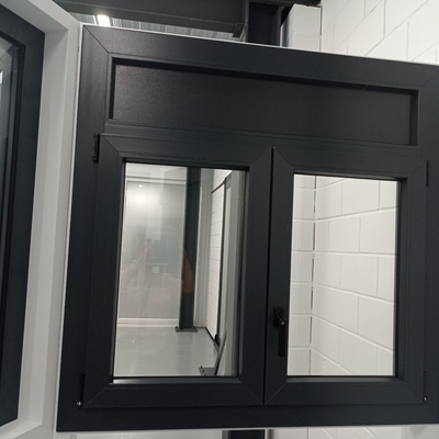 VENTANA CON REGISTRO PERSIANA