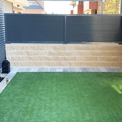 CREACIÓN DE MURO Y VALLA METÁLICA