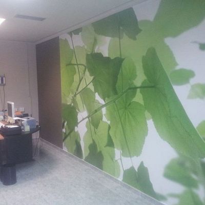 Mural decorativo de unas hojas