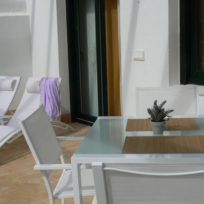 Terraza con la iluminación y las persianas domóticas