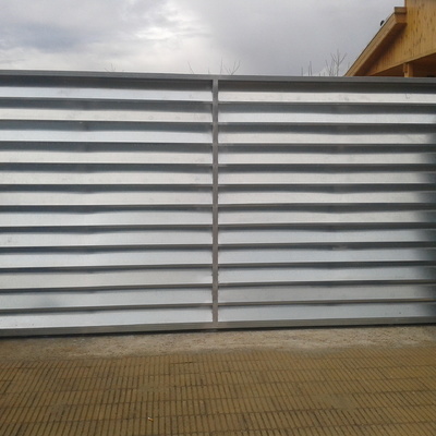 puerta  corredera motorizada con lamas galvanizado