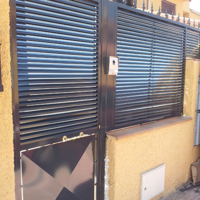 PUERTA Y REJA DE ENTRADA A CHALET