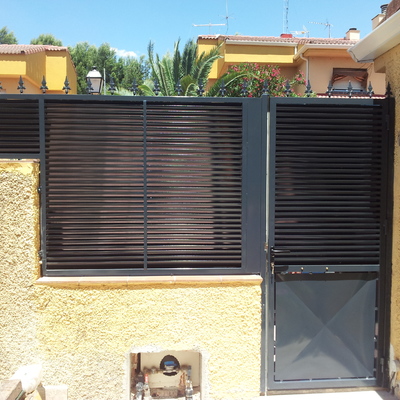 PUERTA Y REJA DE ENTRADA A CHALET