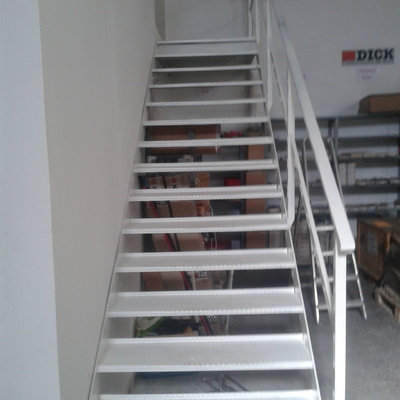 escalera en nave