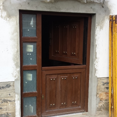 Puerta de entrada de pvc rustica