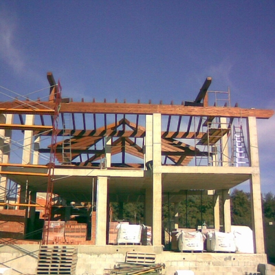 cubierta de madera en construccion