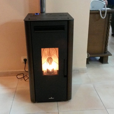 Instalación Estufa Biomasa 8 Kw