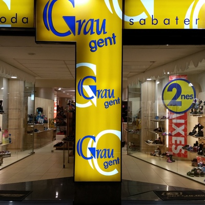 ILUMINACION COMPLETA ZAPATERIA DE 200m