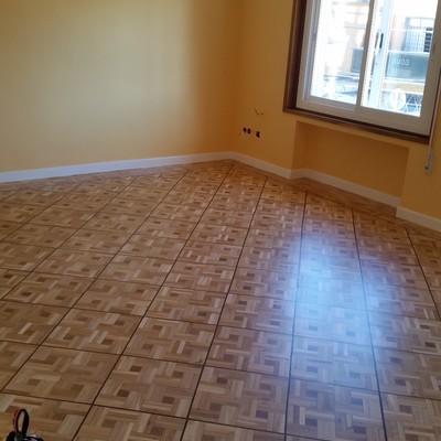 barnizar parquet