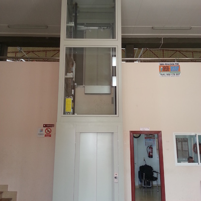 Ascensor en pabellon Maximo Cuervo de Aguadulce