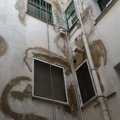 Reparación y pintura de patio interior