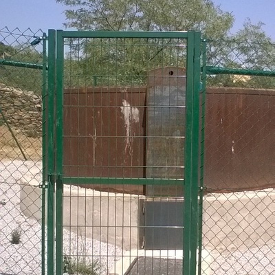 PUERTA MALLAZO VERDE DE 0,90 X 2,00 MTS.