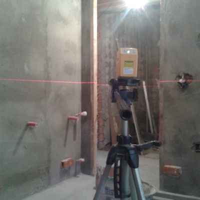Nivelación Laser para Correcta Colocación del Azulejo en Cocinas y Baños.