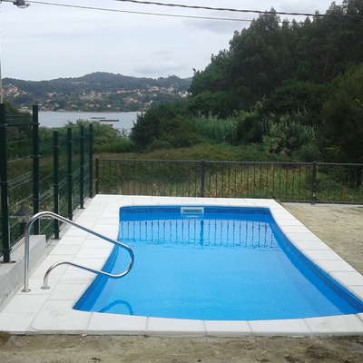 Piscina de poliester en Pintens,Cangas